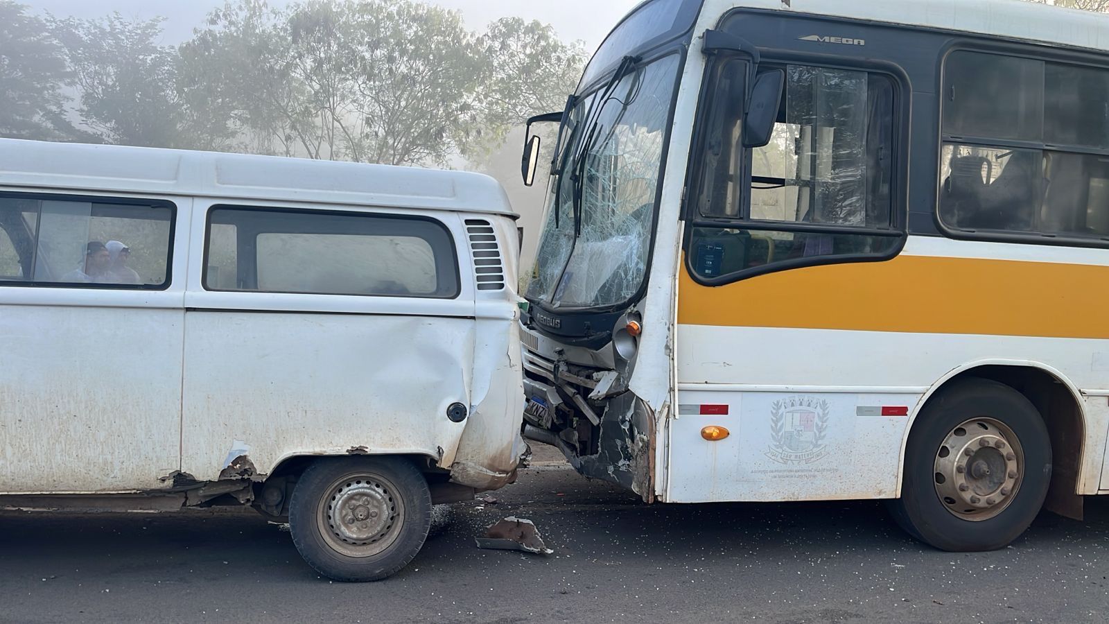 Forte neblina e fumaça provocam sequência de colisões no km 37