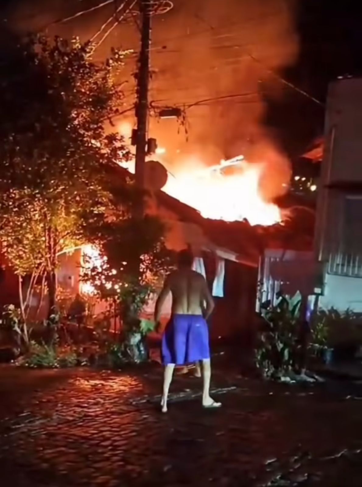 Incêndio destrói parte de casa e Defesa Civil interdita imóvel em Nova Venécia
