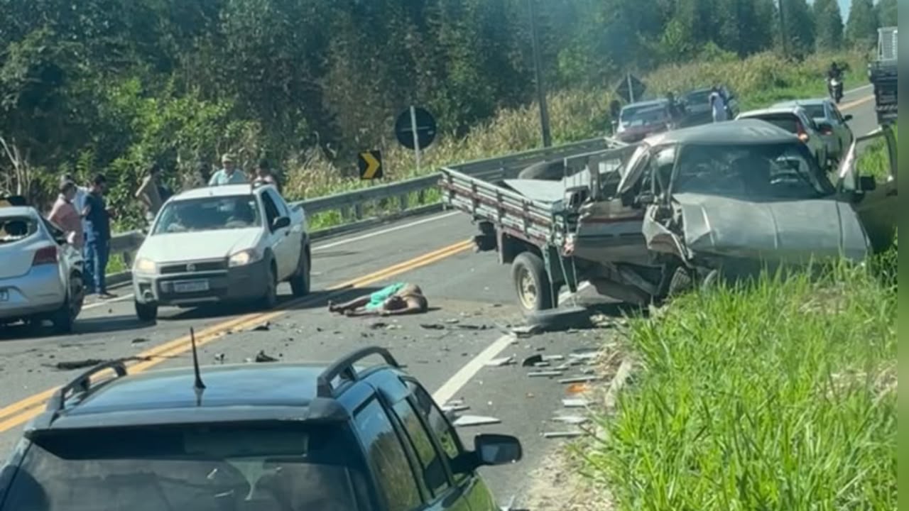 Motorista morre em grave acidente entre carro e caminhão na rodovia entre São Mateus e Boa Esperança