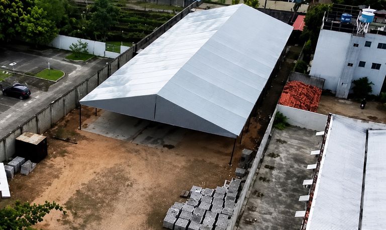 Terreno público com obras de Igreja ligada ao Prefeito vira alvo de disputa entre Prefeitura e Câmara em São Mateus