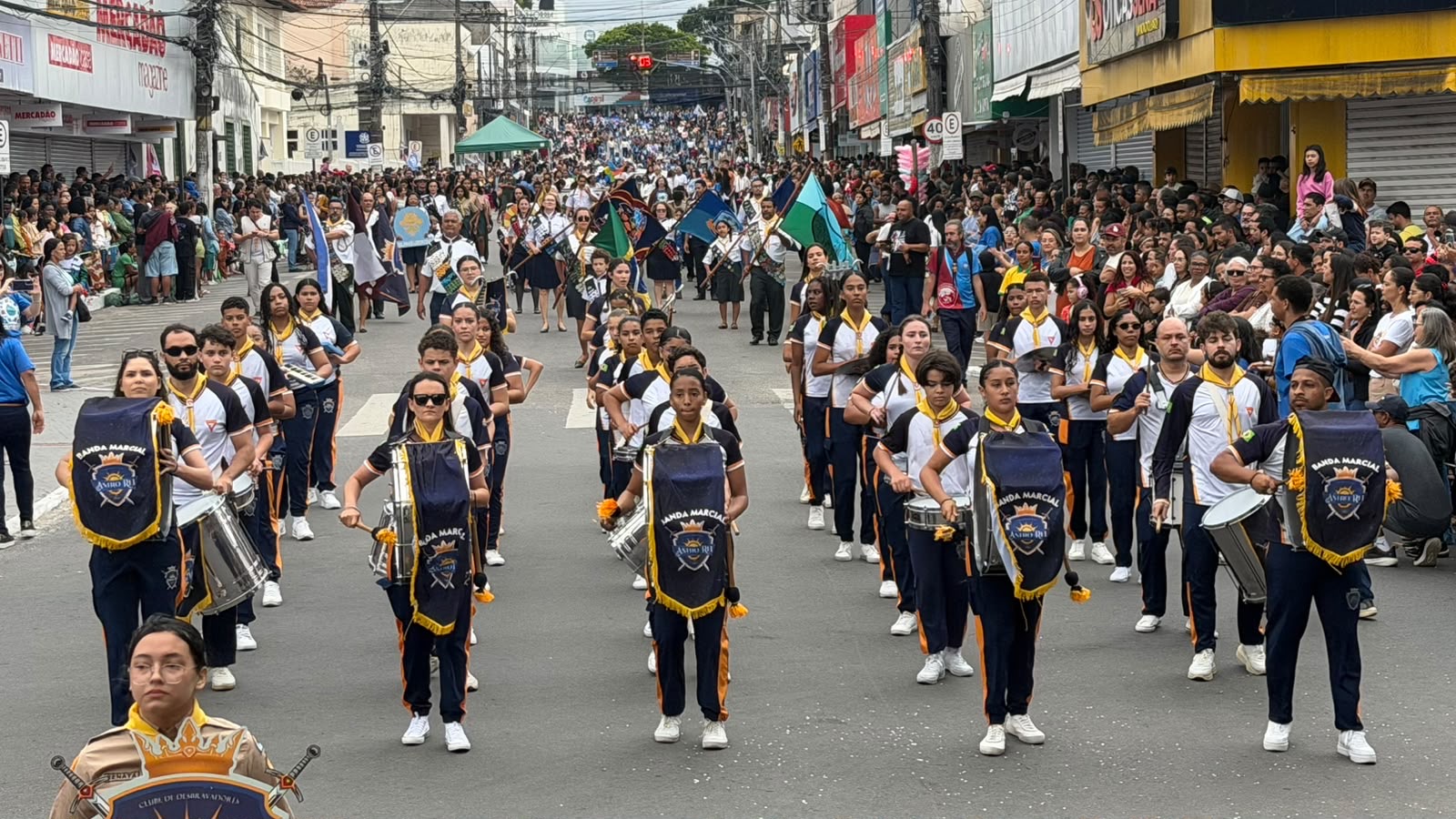 Desfile de 7 de Setembro reúne mais de 90 escolas e se consolida como um dos maiores do ES em São Mateus