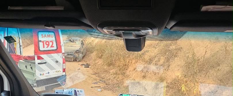 Jovem é arremessado para fora de carro após acidente em Barra Seca, em Jaguaré